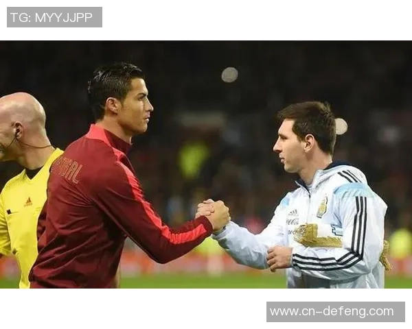 现役足球巨星盘点：从梅西C罗到姆巴佩哈兰德的时代变迁与未来展望