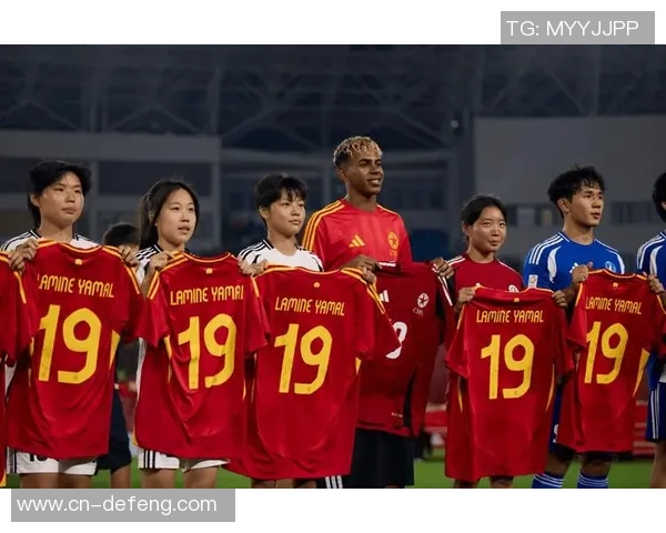 看台上足球球星的身影引发热议他们的存在让比赛更加精彩